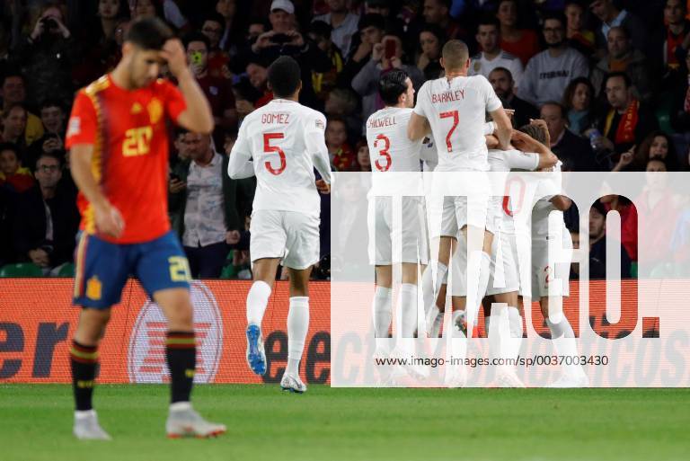 England s players jubilate the first goal of the team during the UEFA League of Nations groups phase match between the national teams of Spain and England, at the Benito Villamarin stadium, in Seville, Andalusia, Spain, 15 October 2018. Spain vs. England !ACHTUNG: NUR REDAKTIONELLE NUTZUNG!