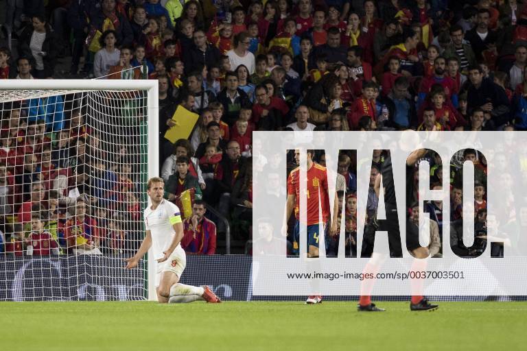 Seville, Spain - HARRY KANE of England (L ) laments after receiving a foul during the UEFA Nations League Group A4 soccer match between Spain and England at the Benito Villamarin Stadium Soccer 2018 - Spain vs England - ZUMAa142 20181015_zap_a142_002