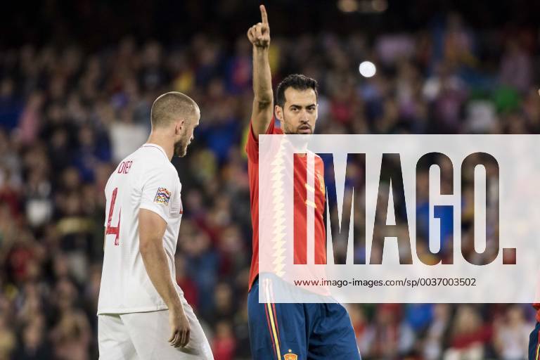 Seville, Spain - BUSQUETS of Spain (R ) in action during the UEFA Nations League Group A4 soccer match between Spain and England at the Benito Villamarin Stadium Soccer 2018 - Spain vs England - ZUMAa142 20181015_zap_a142_003
