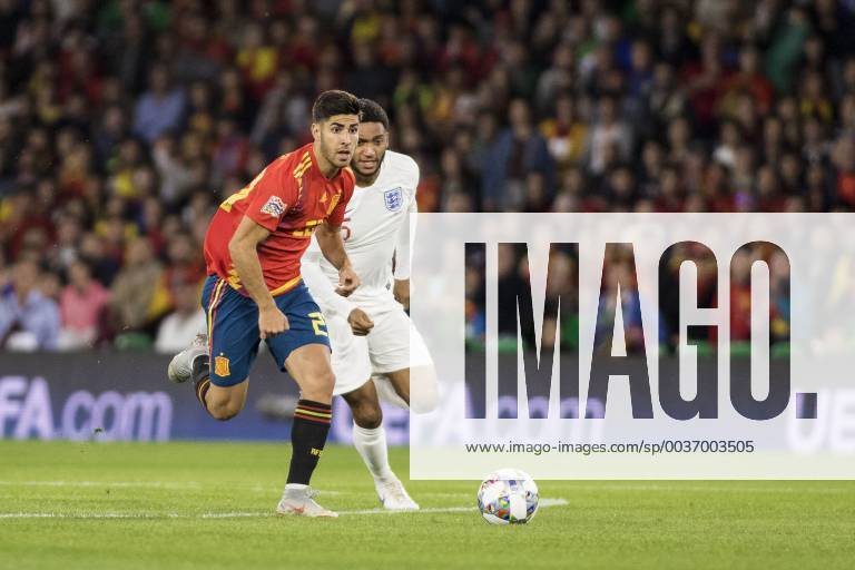 Seville, Spain - MARCO ASENSIO of Spain (L) vies for the ball with JOE GOMEZ of England (R ) during the UEFA Nations League Group A4 soccer match between Spain and England at the Benito Villamarin Stadium Soccer 2018 - Spain vs England - ZUMAa142 20181015_zap_a142_006