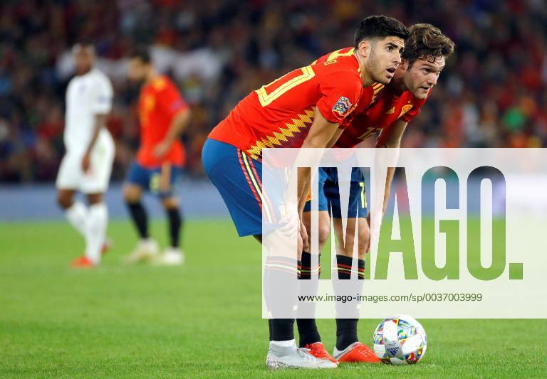 Spanish players Marcos Asensio and Marcos Alonso (back) during the UEFA League of Nations groups phase match between the national teams of Spain and England, at the Benito Villamarin stadium, in Seville, Andalusia, Spain, 15 October 2018. Spain vs. England !ACHTUNG: NUR REDAKTIONELLE NUTZUNG!