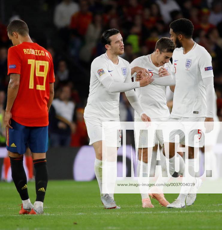British players jubilate the third goal of the team during the UEFA League of Nations groups phase match between the national teams of Spain and England, at the Benito Villamarin stadium, in Seville, Andalusia, Spain, 15 October 2018. Spain vs. England !ACHTUNG: NUR REDAKTIONELLE NUTZUNG!