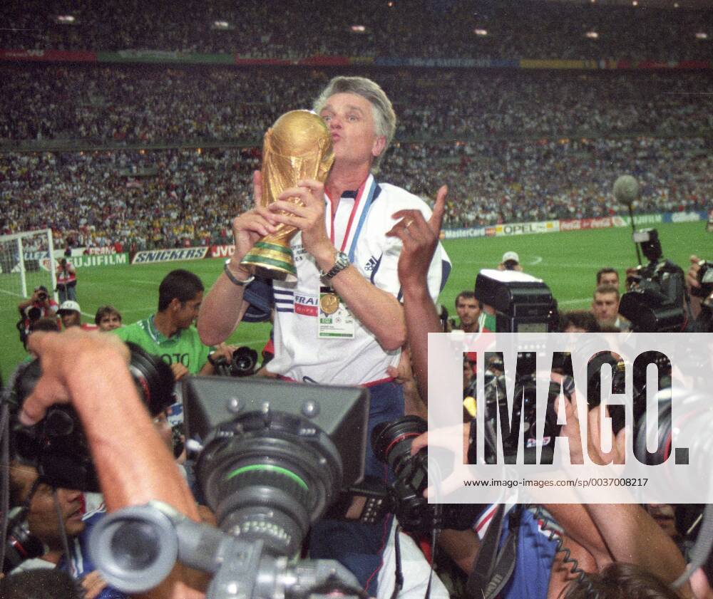 World Cup 1998 in France Final France Brazil 3 0 12 07 1998 in St Denis Coach Aime Jacquet FRA with the World Cup trophy HM