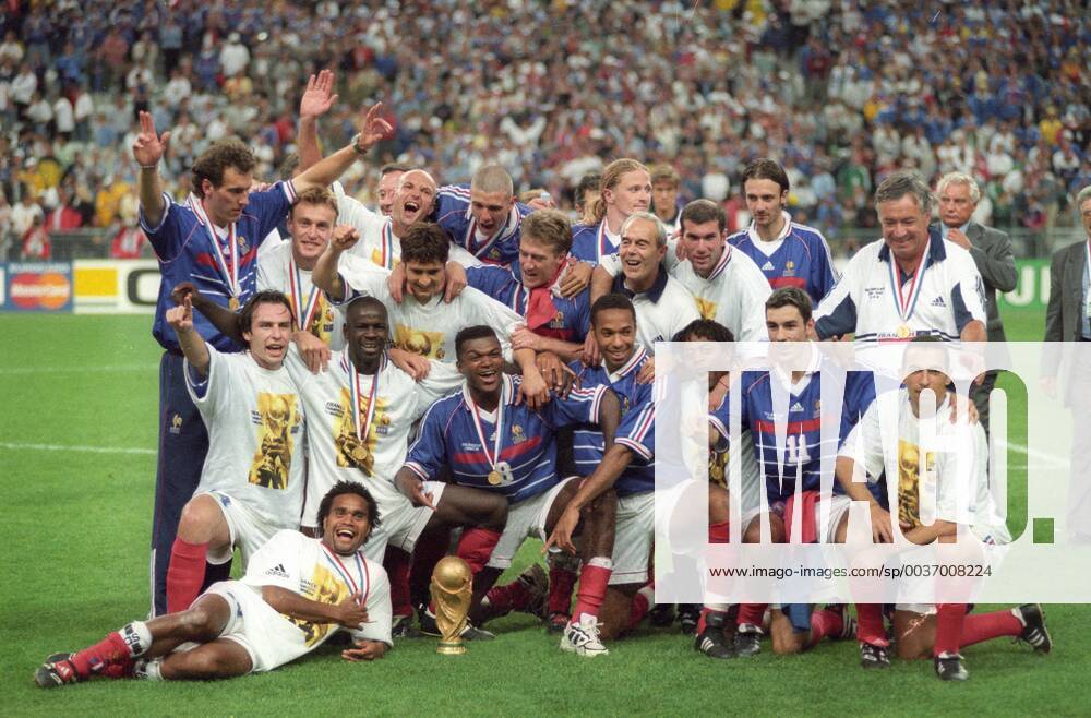 World Cup 1998 in France Final France Brazil 3 0 12 07 1998 in St Denis Team photo France with Cup HM