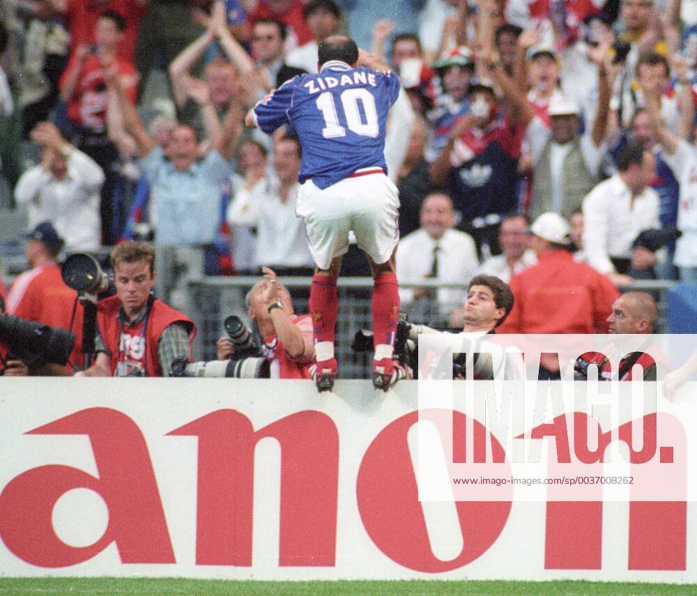 1998 World Cup in France Final France Brazil 3 0 12 07 1998 in St Denis Zinedine Zidane FRA jumps after his goal for 1 0 over the gang HM