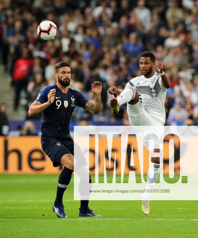 Olivier Giroud Serge Gnabry Action Game scene Tackle Sport Football Football UEFA Nations League International Team National Team DFB Men Season 2018 2019 16 10 2018 France FRA VS Germany GER DFL regulations prohibit any use of images as image sequences and or quasi video
