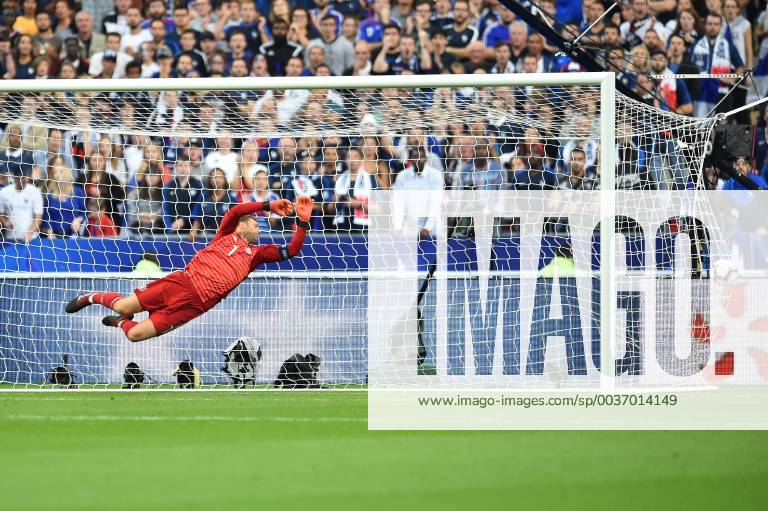 Football UEFA Nations League France Germany on 16 10 2018 at the Stade de France in Paris Antoine Griezmann France meets at the 1 1 DFB regulations prohibit any use of images as image sequences or quasi video