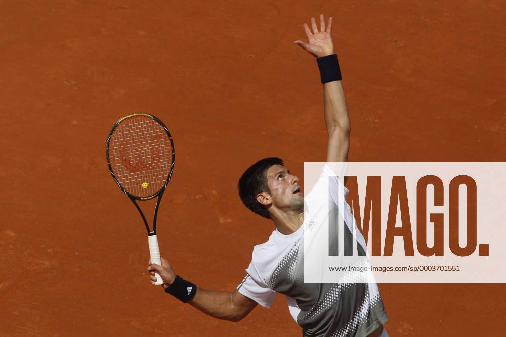Novak Djokovic (Serbien) - Aufschlag Tennis Herren French Open 2008, Grand Slam, ATP Tour Einzelbild Roland Garros Paris Dynamik,