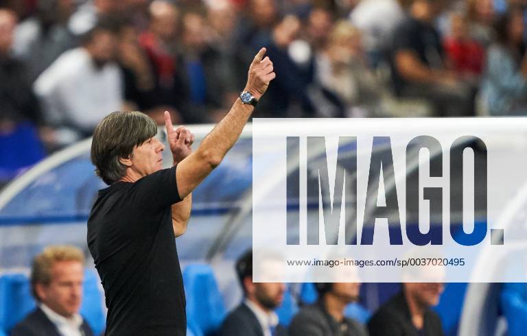 France - Germany, Soccer, Paris, October 16, 2018 DFB headcoach Joachim Jogi LOEW, LÖW,Gesticulate, give instructions, action, single image, gesture, hand movement, pointing, interpret, mimik, FRANCE - GERMANY 2-1 Football Nations League, Season 2018 2019, October 16, 2018 Paris, Germany. Photographer: Peter Schatz MAGICS