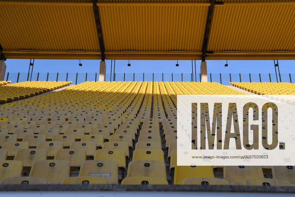 Football GER Season 2018 2019 Test match Alemannia Aachen Borussia Dortmund 0 4 seats in the Tivoli stadium in Aachen Team2