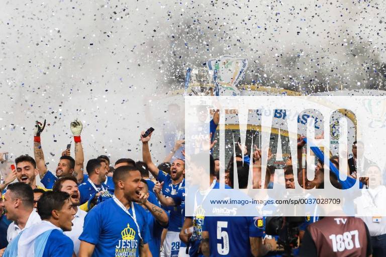 KW42 Corinthians x Cruzeiro SÃO PAULO, SP - 18.10.2018: CORINTHIANS X CRUZEIRO - Commemoration of the Cruzeiro team at the end of the match between Corinthians and Cruzeiro held at the Corinthians Arena, East Zone of São Paulo. The match is valid for the 2018 Brazil Cup Final. (Photo: Ricardo Moreira Fotoarena) x1622373x RicardoxMoreira