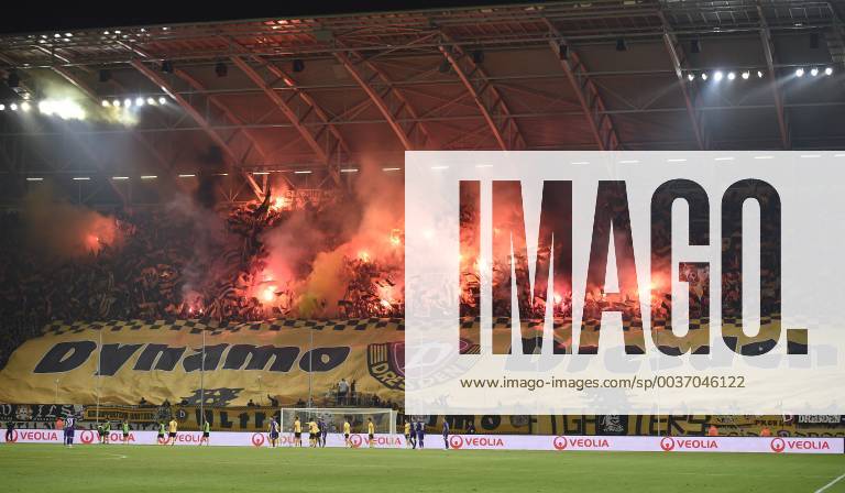 Fire in the K Block 19 10 2018 Football Dynamo Dresden FC Erzgebirge Aue DFL regulations prohibit any use of images as image sequences or quasi video c