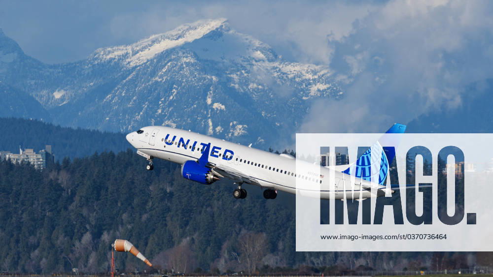 A United Airlines Boeing 737-8 MAX jetliner (N37308) takes off from Vancouver International Airport. Richmond Canada - ZUMAs202 20231202_aap_s202_007