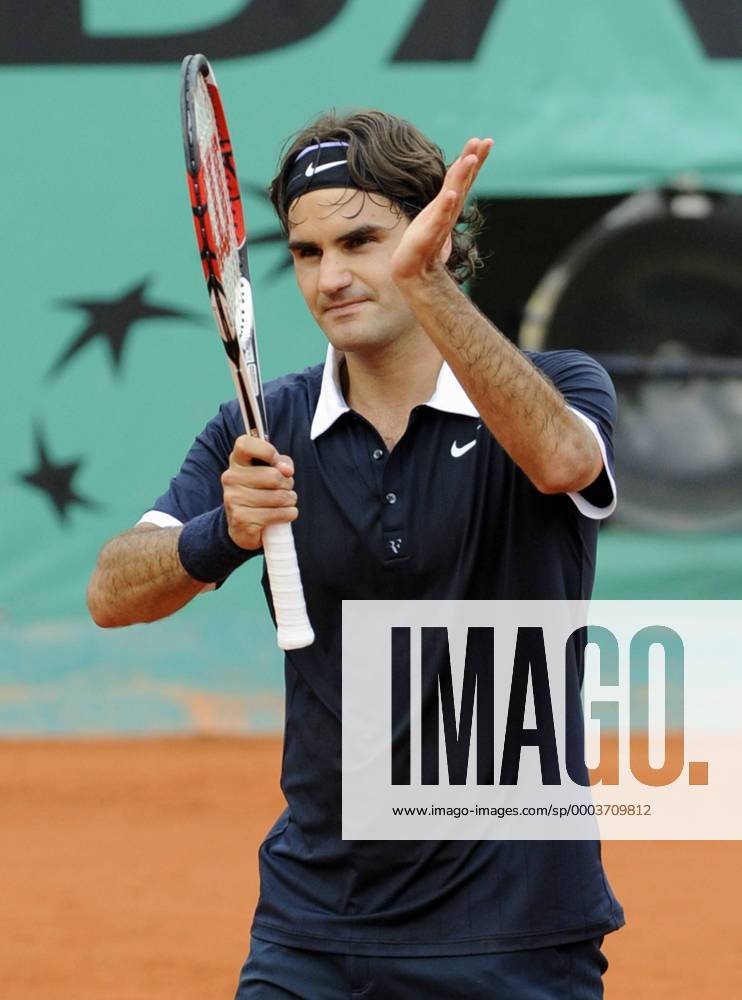 Roger Federer (Schweiz) dankt den Anhängern - (PAR20080529201) Tennis Herren French Open 2008, Grand Slam, ATP Tour Einzelbild Roland Garros Paris Freude,
