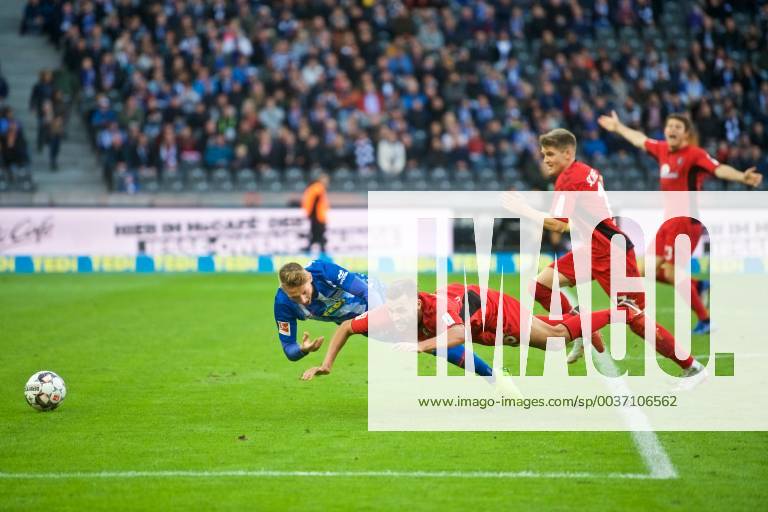 Football Berlin 21 10 2018 Season 2018 2018 1 Bundesliga DFL Pal Dardai Hertha BSC No 24 Manuel Guide Freiburg No 05 Serie 7 7 In accordance with the requirements of the DFL German Football League it is prohibited to take photos in the stadium and or from the game in the form of sequential pictures and or use video-like photo galleries DFL regulations prohibit any use of photographs as image sequences and or quasi video