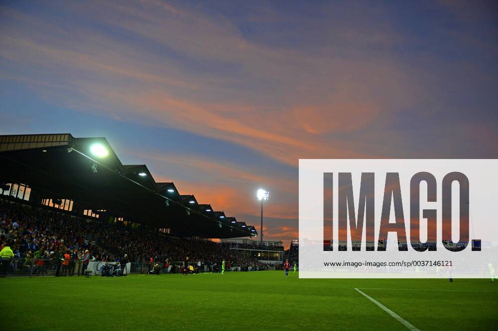 Soccer 3 Bundesliga 2018 2019 9 Matchday SpVgg Unterhaching TSV 1860 Munich at the Alpenbauer Sportpark Unterhaching Sunset over the stadium under floodlight DFL and DFB regulations prohibit any use of images as image sequences and or video quasi