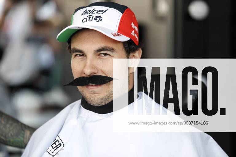 KW43 Motorsports: FIA Formula One World Championship WM Weltmeisterschaft 2018, Grand Prix of Mexico, 11 Sergio Perez (MEX, Racing Point Force India F1 Team) seen in a Barbershop Mexico-City Mexico