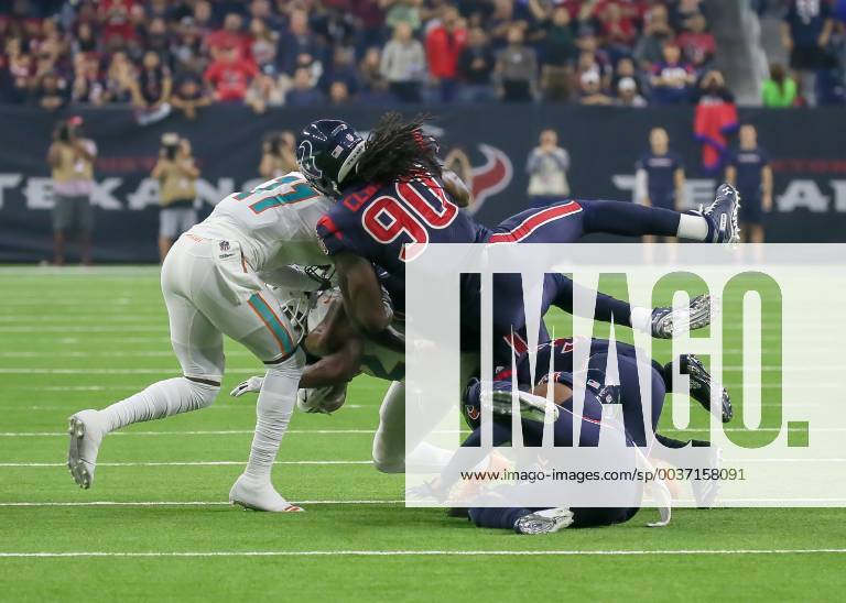 HOUSTON, TX - OCTOBER 25: Houston Texans linebacker Zach Cunningham (41) and Houston Texans linebacker Jadeveon Clowney (90) tackle Miami Dolphins running back Kenyan Drake (32) during the football game between the Miami Dolphins and Houston Texans on October 25, 2018 at NRG Stadium in Houston, Texas. (Photo by Leslie Plaza Johnson Icon Sportswire) NFL American Football Herren USA OCT 25 Dolphins at Texans Icon181025004
