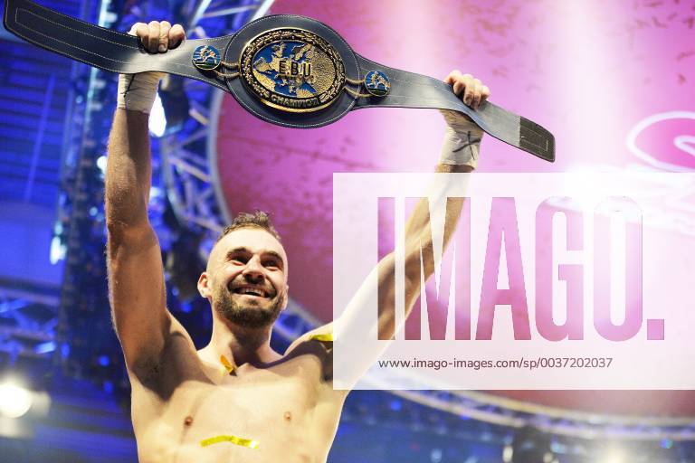 Professional boxing evening in Weißenfels 27 10 2018 Dominic Bösel Light heavyweight holds the EM belt in the height of Weißenfels Saxony Anhalt Germany after his successful European Championship title defense