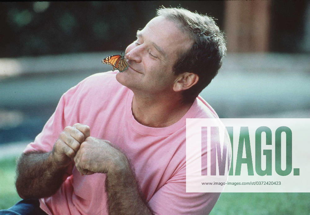 Robin Williams starring in Jack. 3112 June 11, 1996 Robin Williams stars in his new movie Jack. The heartwarming tale of a boy whose body has a faster growth rate then most people, although his mind still develops normally. www.pacificcoastnews.com UK: +44 131 225 3333 3322 USA: +1 310 261 9676, Credit:Movie or TV or Production compa Avalon USA