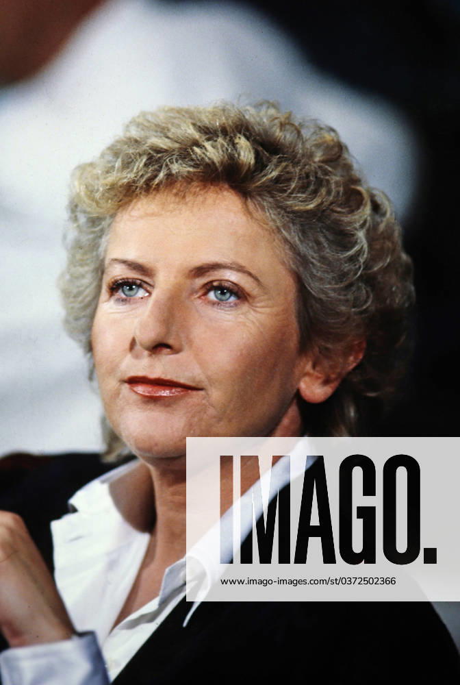 Gisela Marx, deutsche Autorin, Journalistin und Fernsehmoderatorin, Deutschland um 1989.