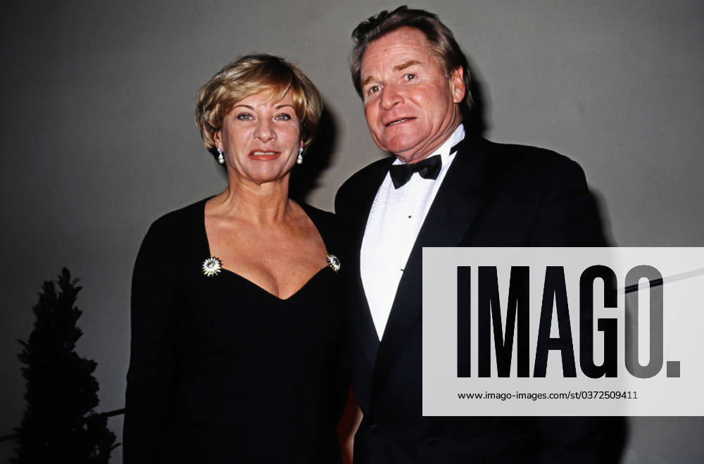 Schauspieler Fritz Wepper mit Ehefrau Angela, bei einer Veranstaltung, circa 1997.