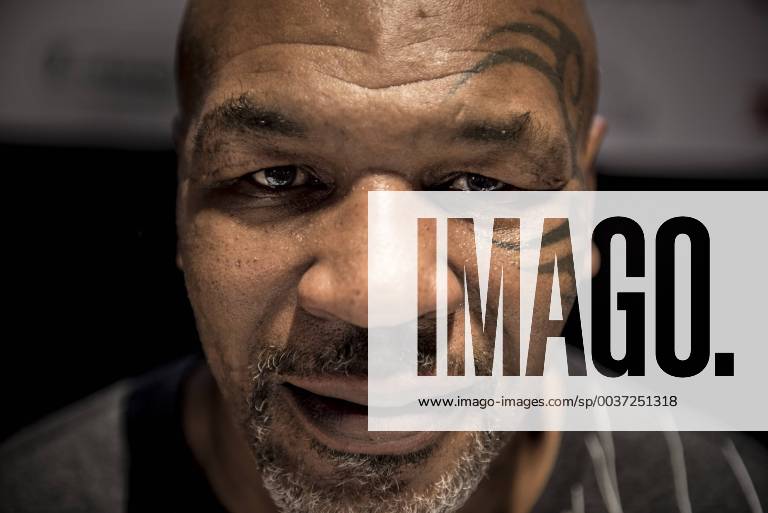 KW44 Boxen, Mike Tyson Fotoshooting Mike Tyson holder pressemoede paa Hotel Scandic i Koedbyen i Koebenhavn, tirsdag den 30. oktober 2018. Mike Tyson og Mikkel Kesseler skal samme aften afholde talkshow i Cirkusbygningen om livets op og nedture med efterfoelgende spoergerunde.. , Copenhagen Denmark