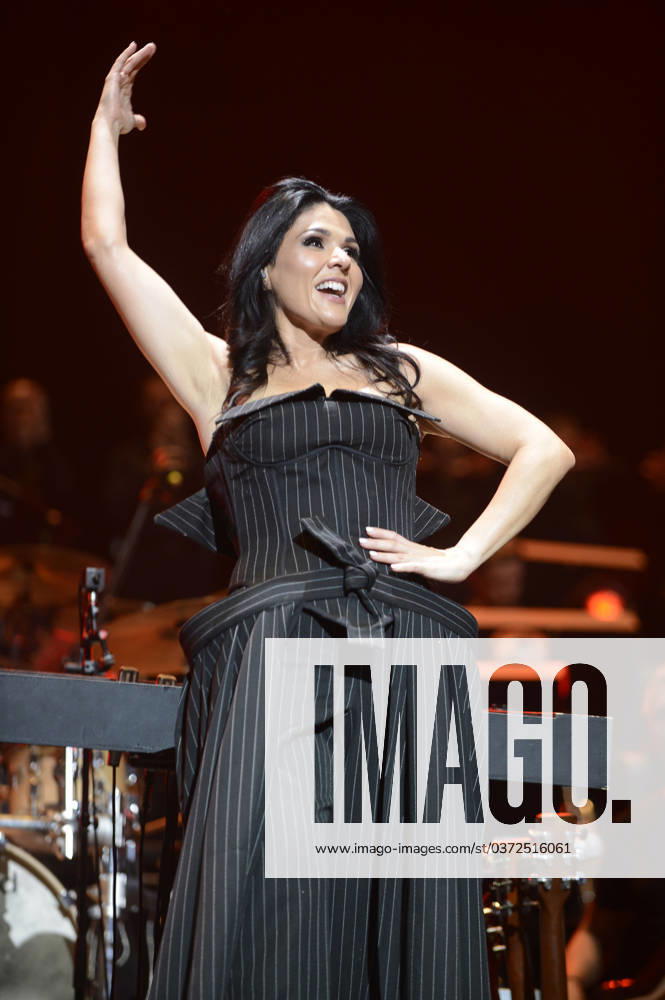 Alexandra Arrieche live at the Night of the Proms 2023 in the ZAG Arena Hannover, 06 12 2023 Foto:xR.xKeuntjex xFuturexImagex notp_hannover_3284