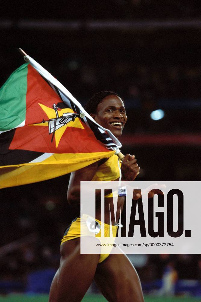 Maria Mutola (Mosambique) auf ihrer Ehrenrunde Leichtathletik OS Sommer Damen Olympische Sommerspiele 2000, Olympia, Olympiade, Spiele, Vdia Einzelbild Stadium Australia Sydney Freude,