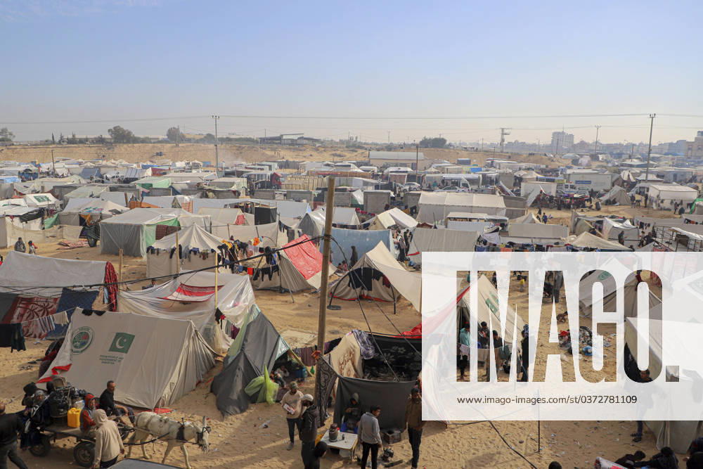 (231208) -- GAZA, Dec. 8, 2023 -- This photo taken on Dec. 8, 2023 shows a temporary shelter in the southern Gaza Strip city of Rafah. An estimated 1.9 million people are displaced in Gaza (about 85 percent of the population), lacking necessities such as food, water, dignified shelter, sanitation facilities and medical care, according to the UN Relief and Works Agency for Palestine Refugees in the Near East. (Photo by Xinhua) MIDEAST-GAZA-RAFAH-TEMPORARY SHELTER RizekxAbdeljawad