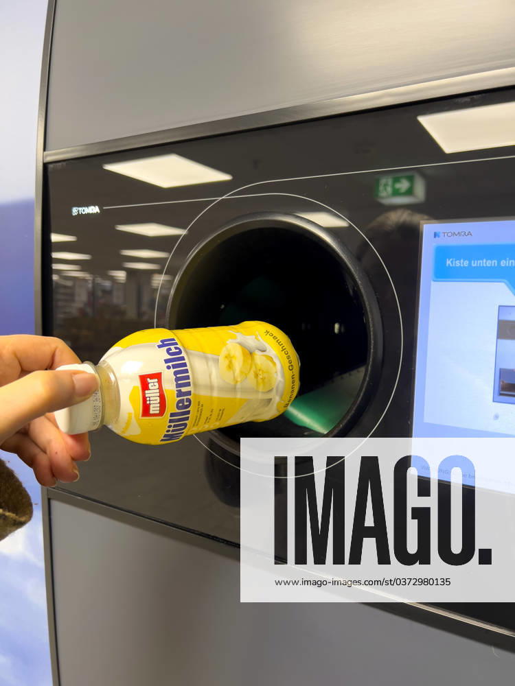 Milk drinks in plastic bottles must also be declared as deposit bottles from 2024 and handed in at the deposit machine Here is a plastic bottle of Müllermilch The new deposit regulation will mainly affect drinks from the chiller cabinet from 2024 For milk