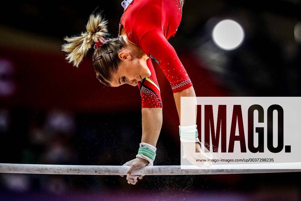 Elisabeth Seitz of  Germany during Uneven Bars for Women at the Aspire Dome in Doha, Qatar, Artistic FIG Gymnastics World Championships. CSM Artistic Gymnastics FIG World Championships Day 9 - ZUMAc04_ 20181102_zaf_c04_033