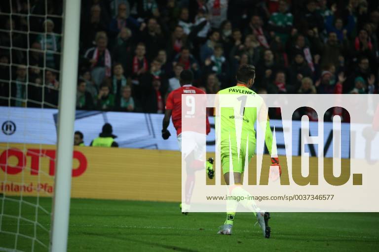 Soccer 1 Bundesliga FSV Mainz 05 SV Werder Bremen 10 Matchday on 04 11 2018 in the Opel Arena Mainz According to the regulations of the DFL Deutsche Fußball Liga it is forbidden to use photographs taken in the stadium and or from the match in the form of sequence pictures and or video-like photo series or to have them used DFL regulations prohibit any use of photographs as image sequences and or quasi video FSV Mainz 05 SV Werder Bremen