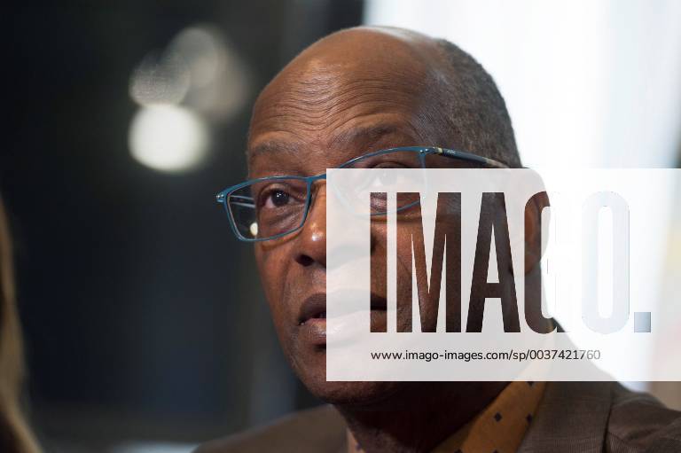 US athlete Bob Beamon looks on during a press conference PK Pressekonferenz prior receiving the Special Prize to the Olympic Legend given by the Cantabria Sports Media Association, in Santander, northern SPain, 10 November 2018. Bob Beamon in Santander !ACHTUNG: NUR REDAKTIONELLE NUTZUNG!