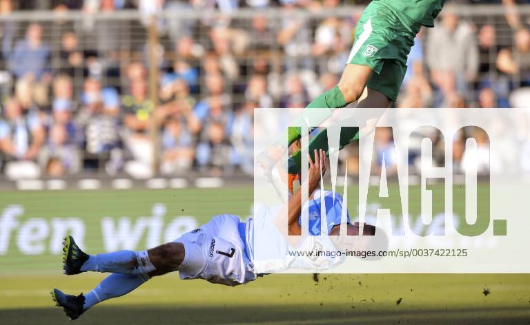 Football 3 Bundesliga 2018 2019 15 Matchday TSV 1860 Munich Hallescher FC in the Städtischen Stadion an der Grünwalderstrasse in Munich v li Goalkeeper Kai Eisele Hallescher FC with the knee first against Stefan Lex TSV 1860 Munich that gives penalty for the lions to 1 1 Compensation DFL regulations prohibit any use of photographs as image sequences and or quasi video