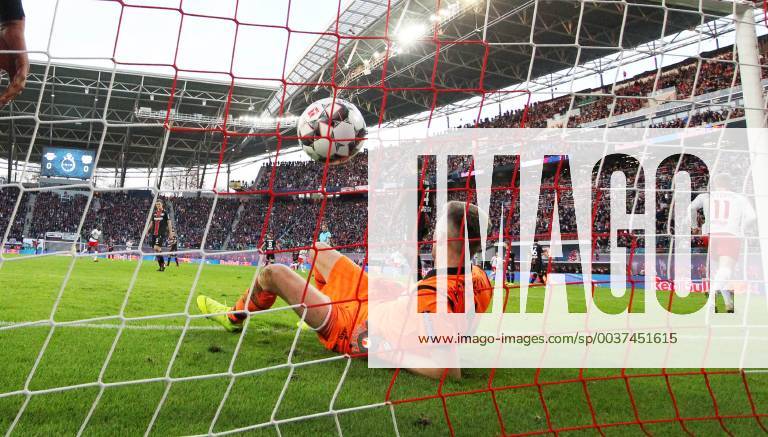 RB Leipzig Leverkusen Soccer Bundesliga Leipzig 11 11 2018 Red Bull Arena Soccer 1 Bundesliga 11 Spieltag RB Leipzig vs. Bayer 04 Leverkusen In the picture Goal for RB Leipzig Yussuf Poulsen 9 RB Leipzig meets goalkeeper Lukas Hradecky 1 Leverkusen According to the DFL Deutsche Fußball Liga it is forbidden to use or have used photos taken in the stadium and or during the match in the form of sequence pictures and or video-like photo galleries