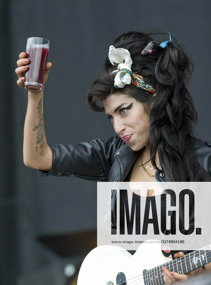BREAKING NEWS FILE: Amy Winehouse has been found dead at her Camden home at the age of 27 64426, KINROSS, SCOTLAND - Sunday July 24 2011. BREAKING NEWS FILE: Amy Winehouse has been found dead at her Camden home at the age of 27. FILE PHOTO of Amy Winehouse at T in The Park at Balado in July 2008, Perthshire. UK PAPERS OUT , Credit:Fred Lee Avalon Scotland, Balado