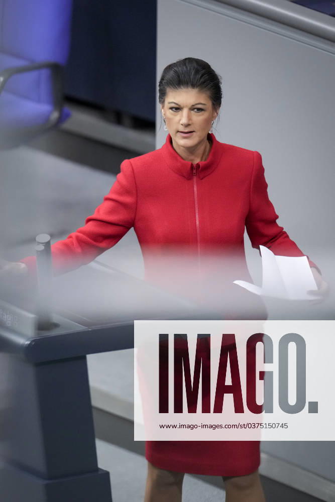 German Bundestag, 145 plenary session Dr Sahra Wagenknecht non-attached, formerly Linke Buendnis Sahra Wagenknecht leaves the lectern after her speech on the agenda item supplementary budget 2023 at the 145th session of the German Bundestag in Berlin, 15 12 2023 Berlin Berlin Germany