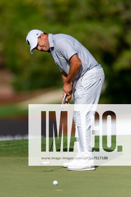 Darren Fichardt of South Africa putting in round 2 during the DP World Tour Championship at Jumeirah Golf Estates, Dubai, UAE on 16 November 2018.