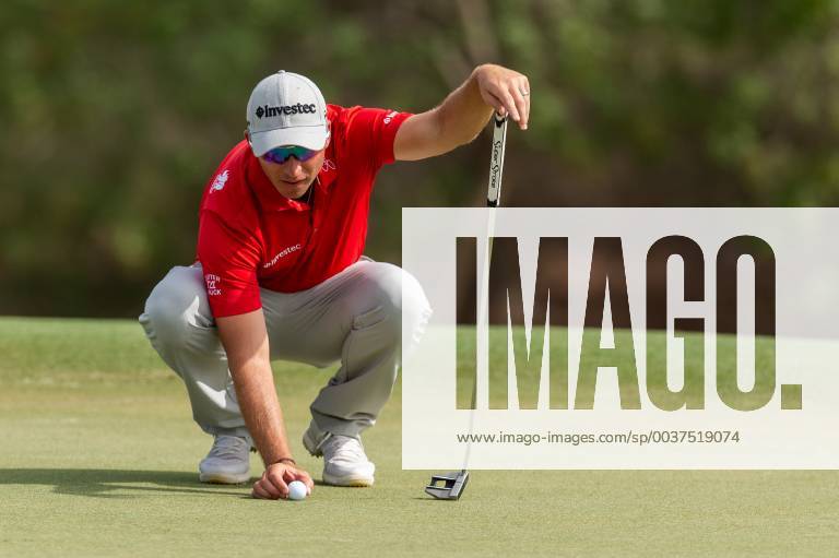 Deam Burmester of South Africa lines up a putt in round 2 during the DP World Tour Championship at Jumeirah Golf Estates, Dubai, UAE on 16 November 2018.