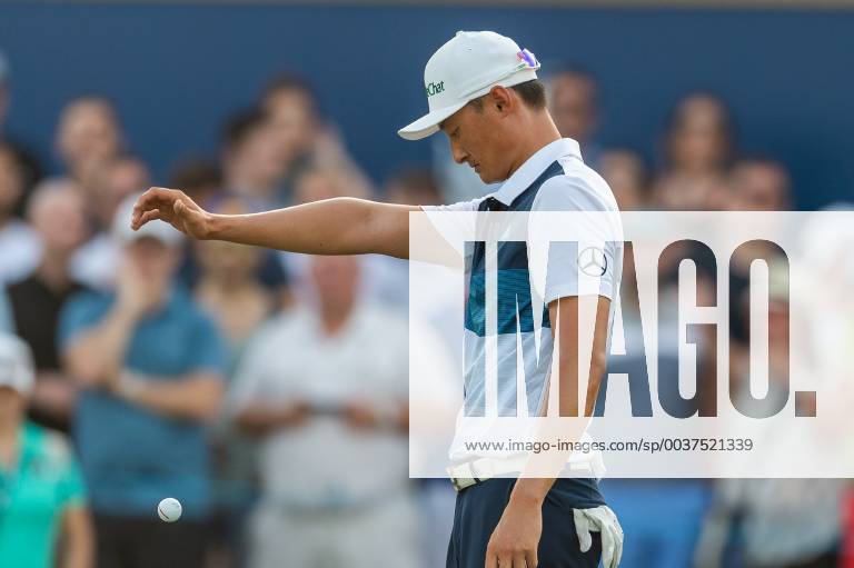 Haotong Li of China takes a drop on the 18th green in round 2 during the DP World Tour Championship at Jumeirah Golf Estates, Dubai, UAE on 16 November 2018.
