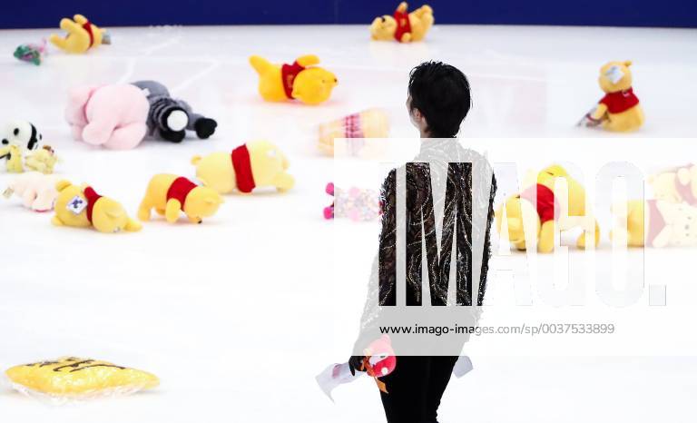 Yuzuru Hanyu of Japan after performing his men s free skating programme at the 2018 19 ISU Grand Prix of Figure skating Eiskunstlauf Rostelecom Cup at Megasport Arena. Valery Sharifulin TASS TS097D66