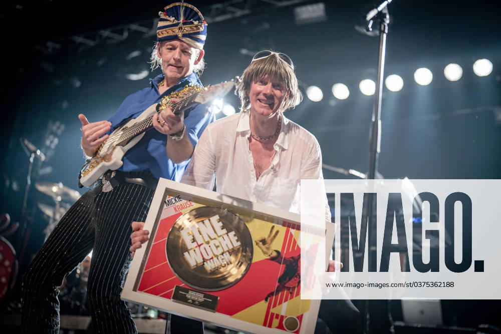 Mickie Krause Clubtour Chrismas Dancing Tour 2023 Live with Band Ruettmus in Hamburg Performance at Docks Mickie Krause receives a Golden Record for the title Eine Woche wach with lyricist Amaretto v