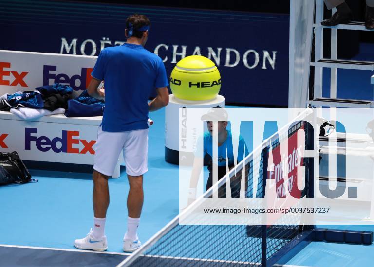 KW46 17th November 2018, O2 Arena, London, England; Nitto ATP Tennis Herren Tennis Finals; Roger Federer (SWI) asking the ball boy why he dropped the ball during a point the semi-final match in his game versus Alexander Zverev (GER) ActionPlus12080648 JohnxPatrickxFletcher