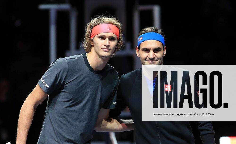 KW46 TENNIS - ATP Tennis Herren World Tour Finals 2018 LONDON,ENGLAND,17.NOV.18 - TENNIS - ATP World Tour Finals. Image shows Alexander Zverev (GER) and Roger Federer (SUI). GEPAxpictures Grieves