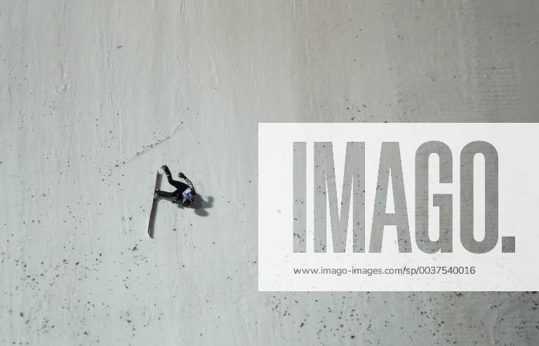 KW46 Ski jumping Skispringen Ski nordisch - FIS WC Wisla WISLA,POLAND,17.NOV.18 - NORDIC SKIING, SKI JUMPING - FIS World Cup, large hill, team event. Image shows Ryoyu Kobayashi (JPN). Keywords: Milka. GEPAxpictures xPhilippxBrem