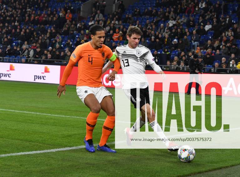 Soccer Men Season 2018 19 Nations League 4 Matchday International match in Gelsenkirchen Germany Netherlands 2 2 v l Virgil van Dijk Netherlands Thomas Müller Germany in Aus 19 11 2018