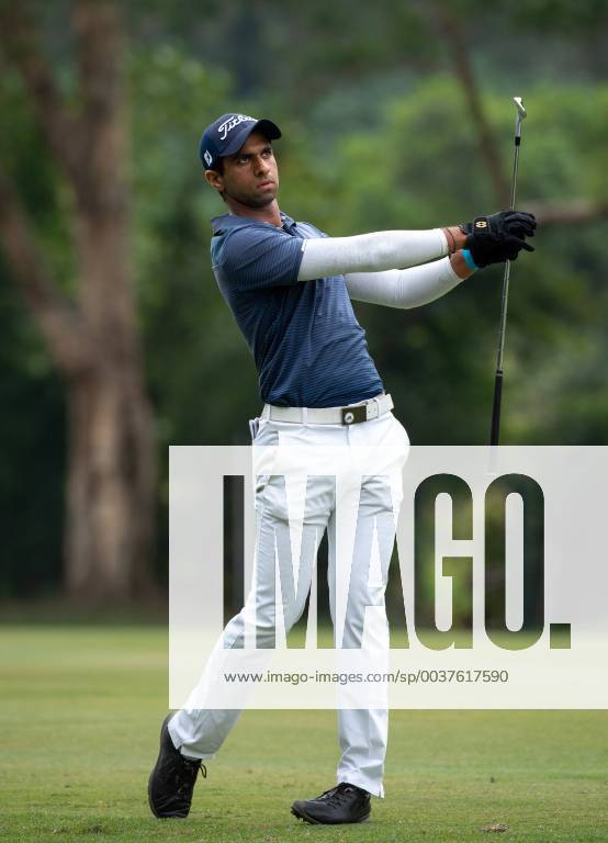 Hong Kong, Hong Kong SAR, CHINA - Honma Hong Kong Open Golf 2018 at Hong Kong Golf Club Fanling. Rai hits the ball on the 11th fairway.Englishman Aaron Rai holds onto his clear lead in day 3 of the tournament. After breaking the course record in the last round Rai remains steady and clear of Englands Matthew Fitzpatrick and South Koreas Hyowon Park. Aaron Rai holds a clear lead in the Honma Hong Kong Open Golf - ZUMAr144 20181124_zap_r144_002