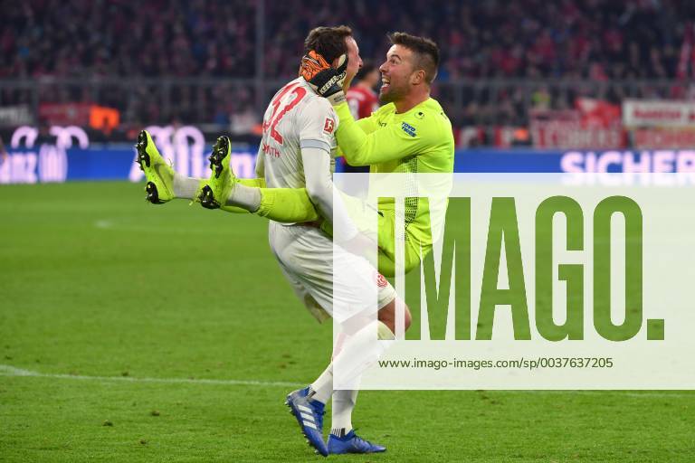 Robin BORMUTH Fortuna Duesseldorf with goalkeeper Michael RENSING Fortuna Duesseldorf Action Jubel Joy Enthusiasm Football 1 Bundesliga 12 Matchday Matchday12 FC Bayern Muenchen M Fortuna Duesseldorf D 3 3 on 24 11 2018 in Munich A L L I A N Z A R E N A DFL REGULATIONS PROHIBIT ANY USE OF PHOTOGRAPHS AS IMAGE SEQUENCES AND OR QUASI VIDEO