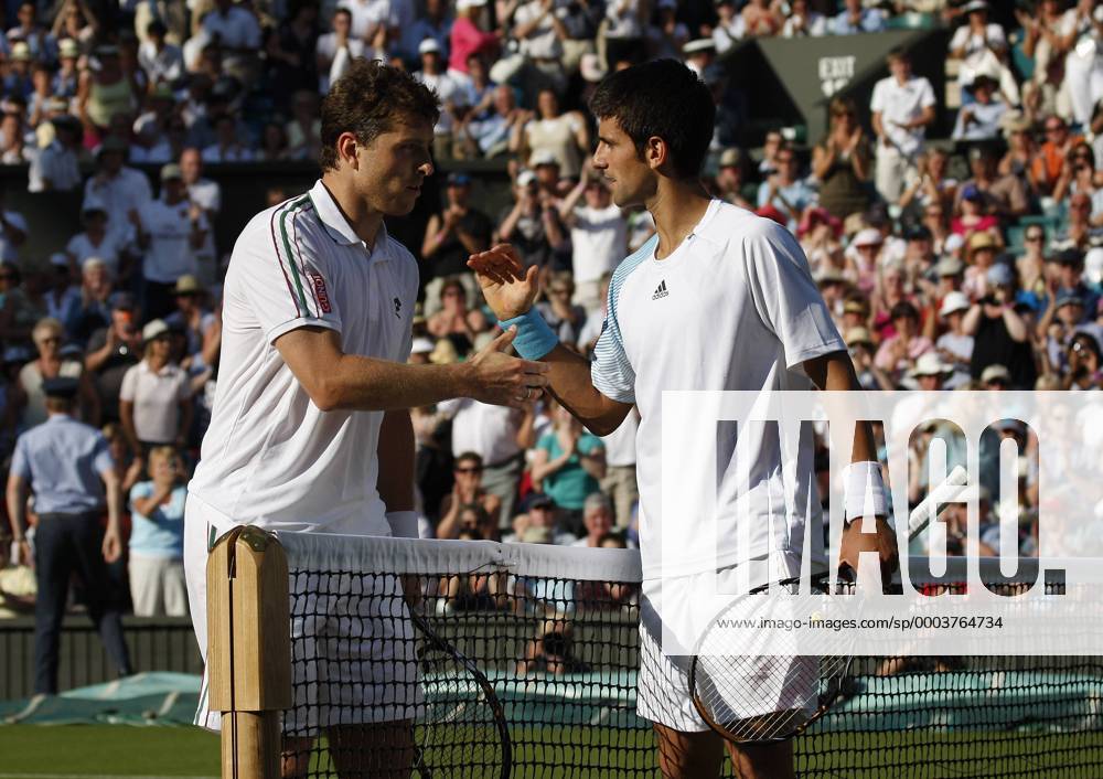 Novak Djokovic (Serbien, re.) und Michael Berrer (Deutschland) - shakehands Tennis Herren All England Championships 2008, Grand Slam, ATP Tour Gruppe Wimbledon London Kameradschaft,